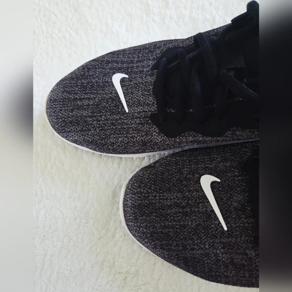 Nike ✨️ Women's Black and White Running Shoes Size 7.5